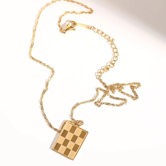◾️18K Gold Plated Rectangle Checkerboard Pendant Necklace - Picture 5 of 13